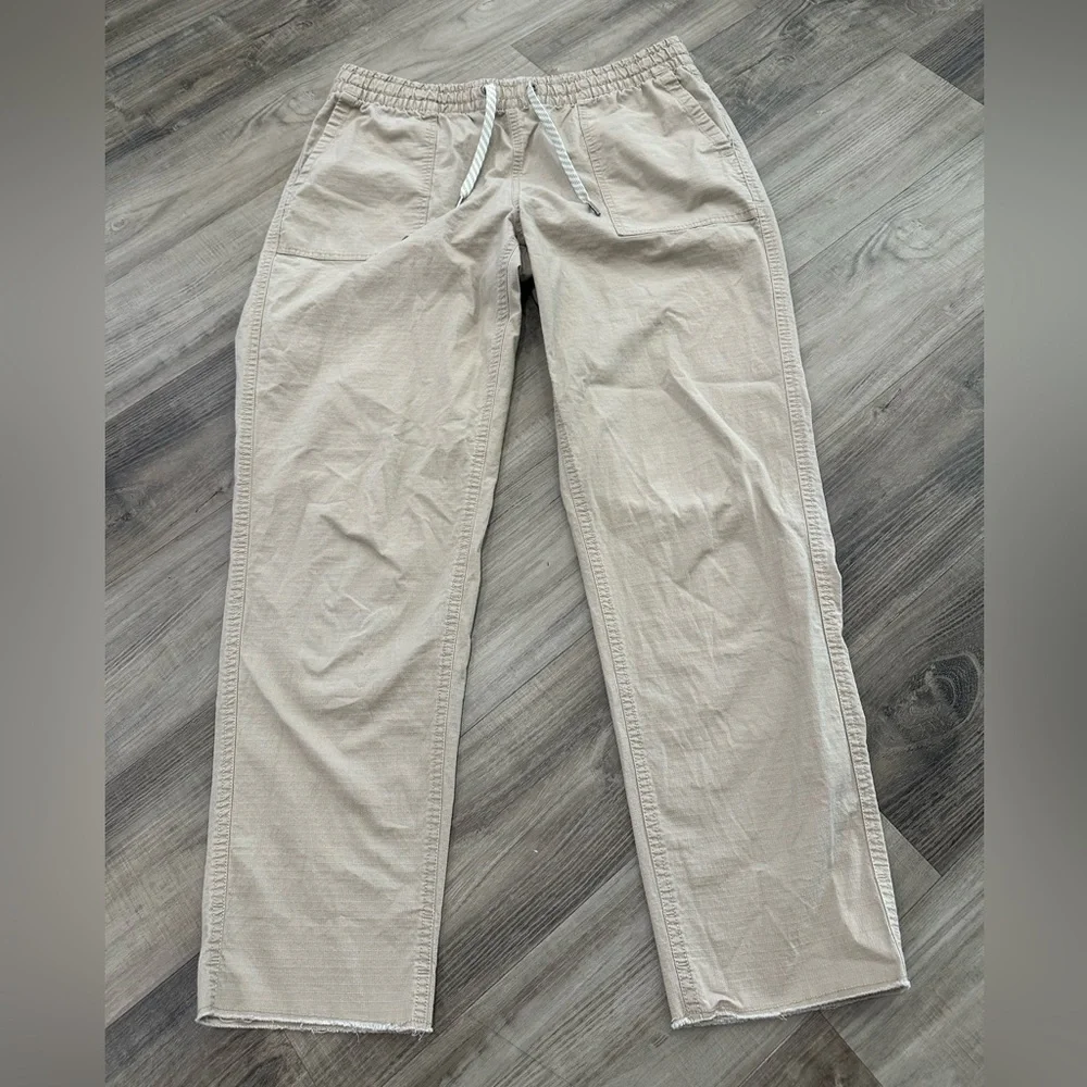 Vuori Ripstop Pants – Women’s Size M – Organic Cotton Stretch – Neutral Beige - Picture 2 of 7